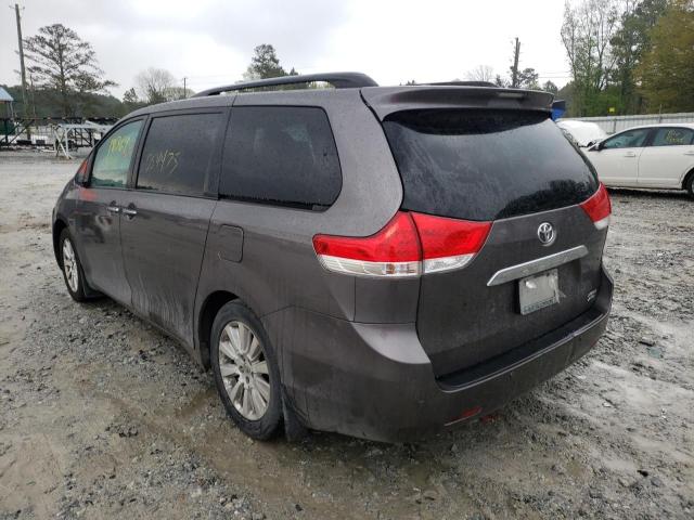 Photo 2 VIN: 5TDDK3DC1DS054475 - TOYOTA SIENNA XLE 