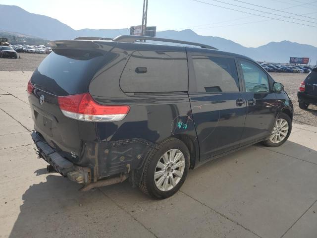 Photo 2 VIN: 5TDDK3DC1DS055657 - TOYOTA SIENNA XLE 