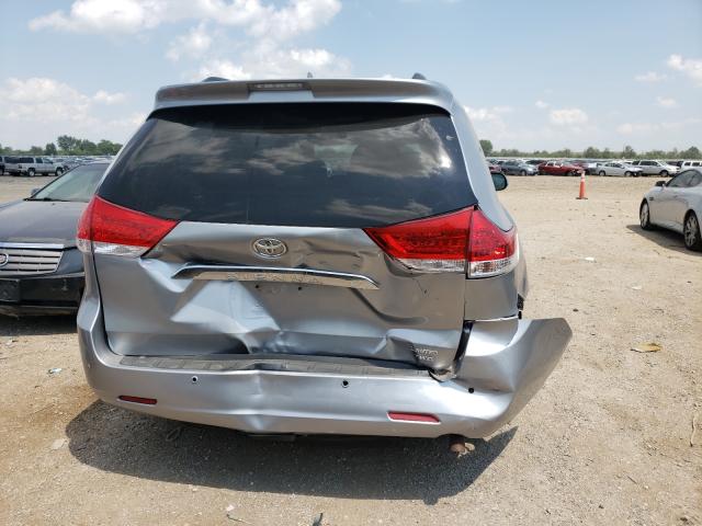 Photo 8 VIN: 5TDDK3DC1DS057361 - TOYOTA SIENNA XLE 