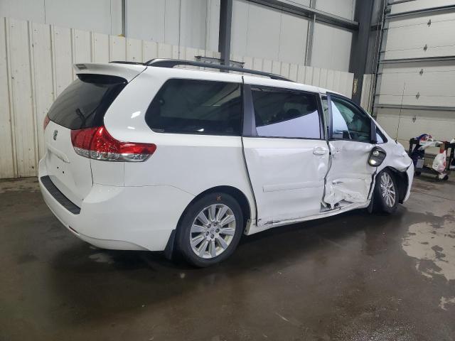 Photo 2 VIN: 5TDDK3DC1DS064262 - TOYOTA SIENNA XLE 