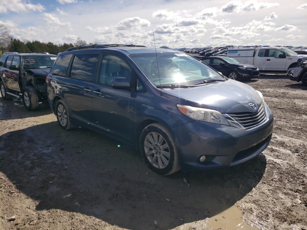 Photo 3 VIN: 5TDDK3DC1ES073755 - TOYOTA SIENNA 