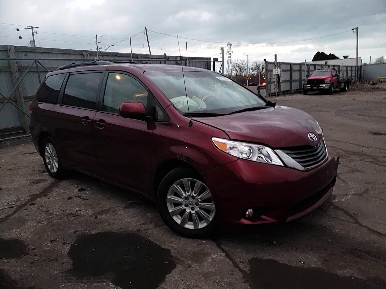 Photo 10 VIN: 5TDDK3DC1ES086960 - TOYOTA SIENNA XLE 