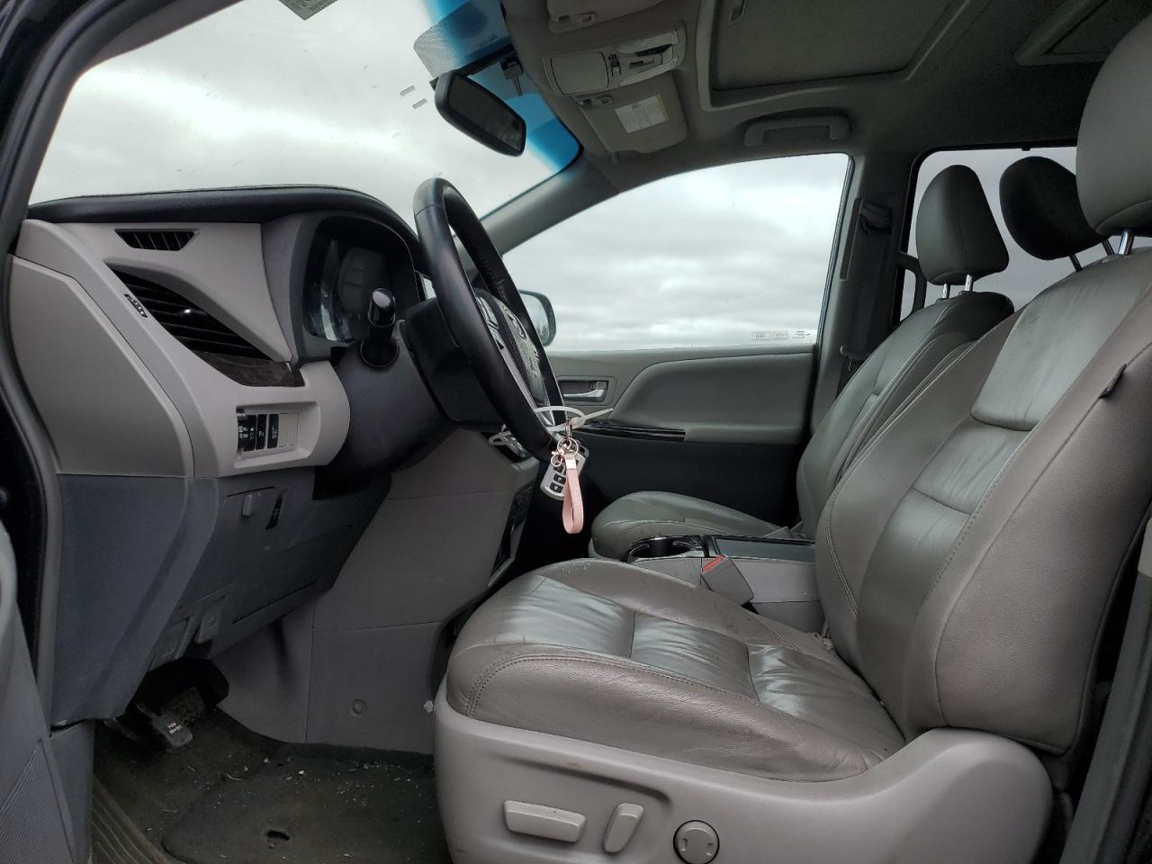 Photo 6 VIN: 5TDDK3DC1FS113172 - TOYOTA SIENNA 