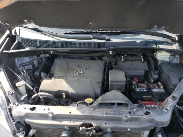 Photo 6 VIN: 5TDDK3DC1GS130751 - TOYOTA SIENNA XLE 