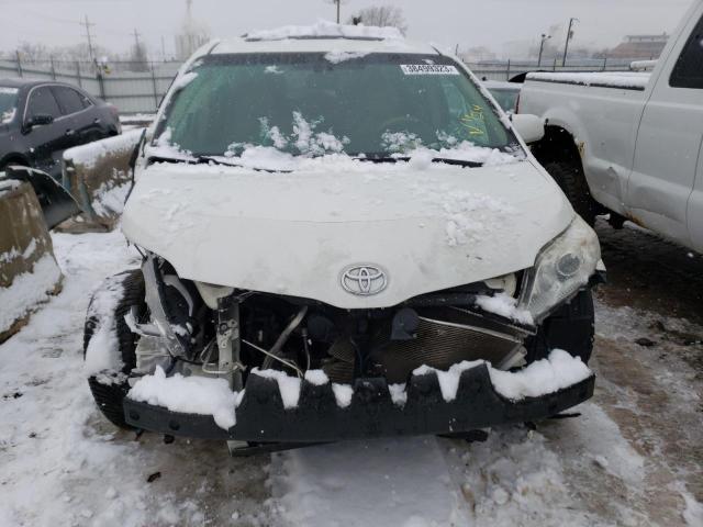 Photo 4 VIN: 5TDDK3DC2BS025015 - TOYOTA SIENNA XLE 