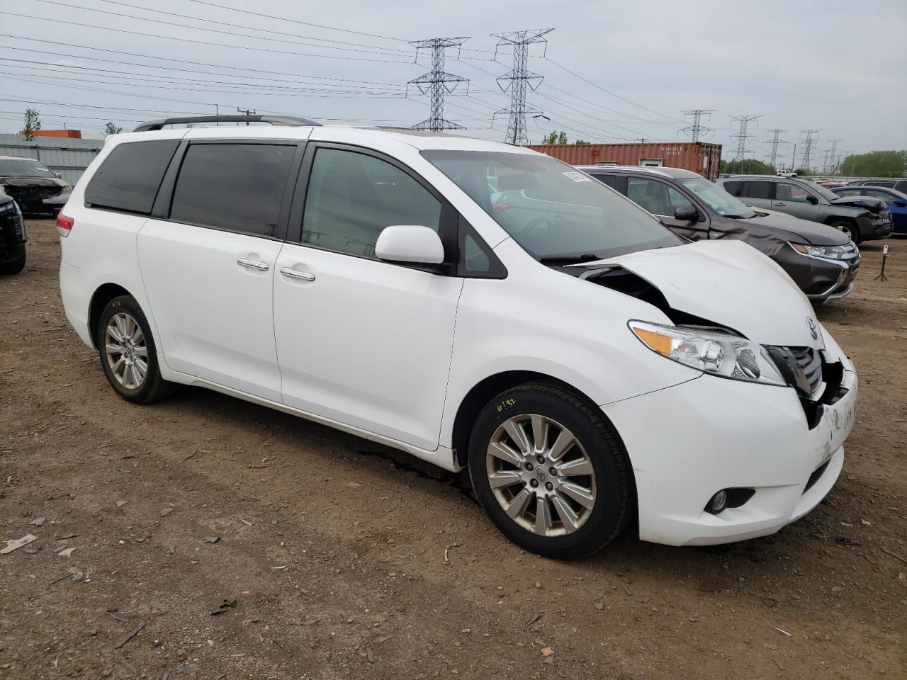 Photo 3 VIN: 5TDDK3DC2BS030120 - TOYOTA SIENNA 