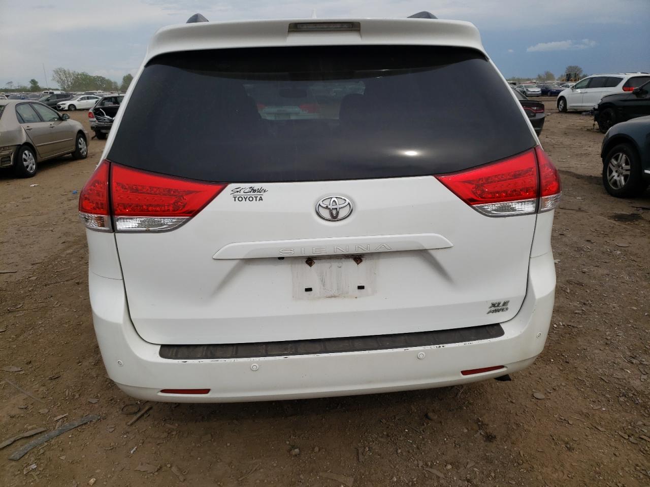 Photo 5 VIN: 5TDDK3DC2BS030120 - TOYOTA SIENNA 