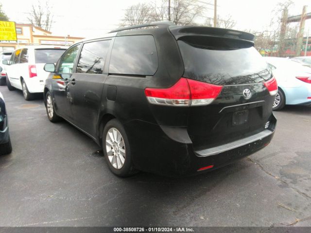 Photo 2 VIN: 5TDDK3DC2CS030622 - TOYOTA SIENNA 