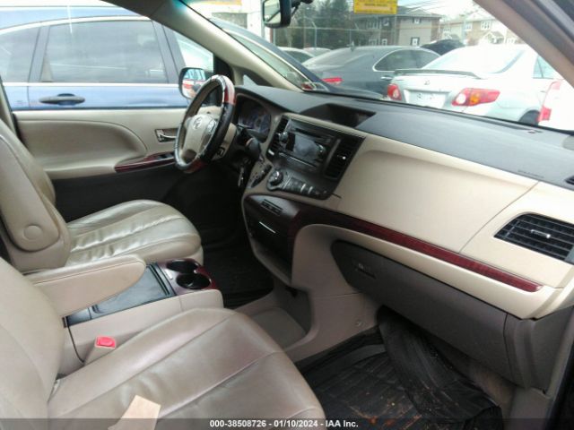 Photo 4 VIN: 5TDDK3DC2CS030622 - TOYOTA SIENNA 