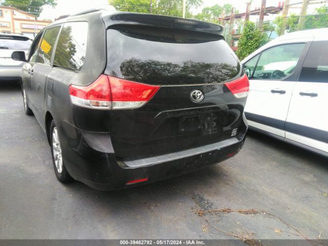 Photo 2 VIN: 5TDDK3DC2CS030622 - TOYOTA SIENNA 