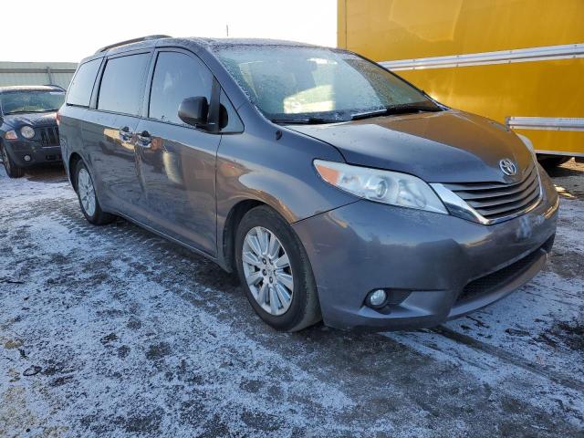 Photo 3 VIN: 5TDDK3DC2CS031527 - TOYOTA SIENNA XLE 