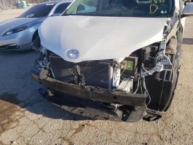 Photo 8 VIN: 5TDDK3DC2CS036047 - TOYOTA SIENNA XLE 