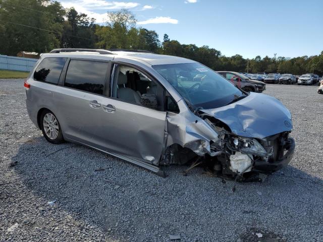 Photo 3 VIN: 5TDDK3DC2CS044715 - TOYOTA SIENNA XLE 