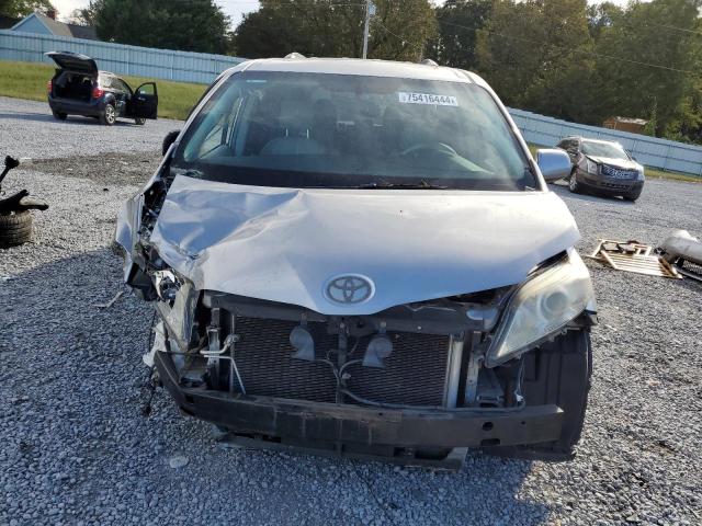 Photo 4 VIN: 5TDDK3DC2CS044715 - TOYOTA SIENNA XLE 