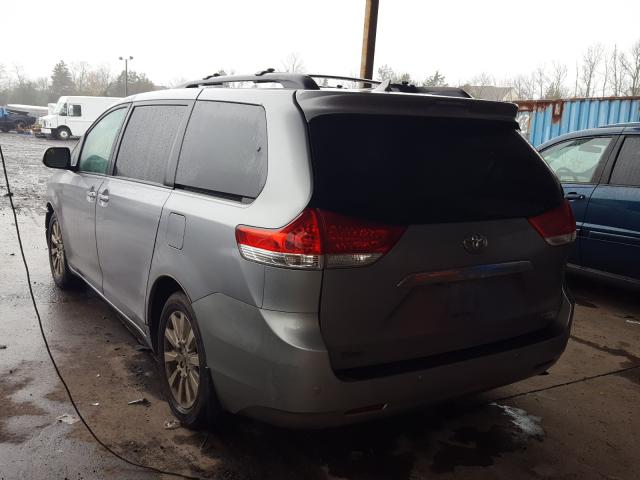 Photo 2 VIN: 5TDDK3DC2CS046190 - TOYOTA SIENNA XLE 