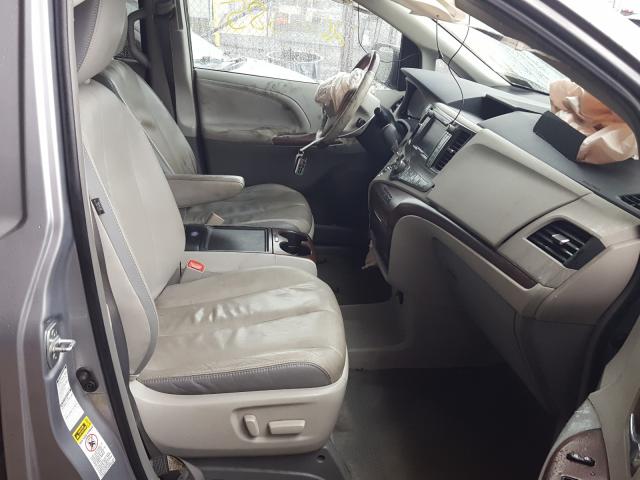 Photo 4 VIN: 5TDDK3DC2CS046190 - TOYOTA SIENNA XLE 