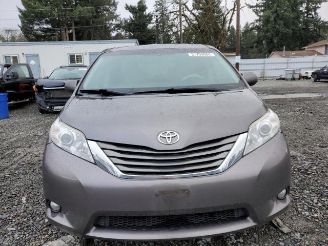 Photo 4 VIN: 5TDDK3DC2CS046688 - TOYOTA SIENNA XLE 