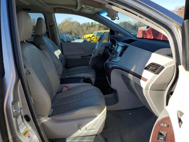 Photo 4 VIN: 5TDDK3DC2DS055795 - TOYOTA SIENNA XLE 