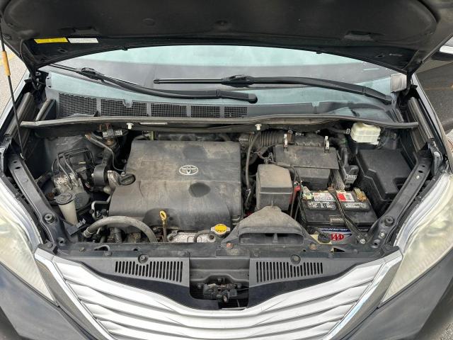 Photo 4 VIN: 5TDDK3DC2ES081945 - TOYOTA SIENNA XLE 