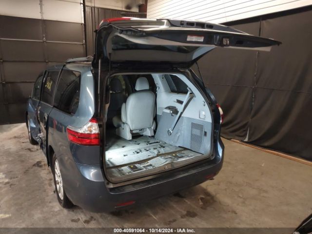 Photo 2 VIN: 5TDDK3DC2FS122947 - TOYOTA SIENNA 