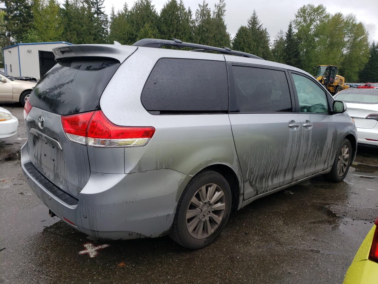 Photo 2 VIN: 5TDDK3DC3BS022267 - TOYOTA SIENNA 