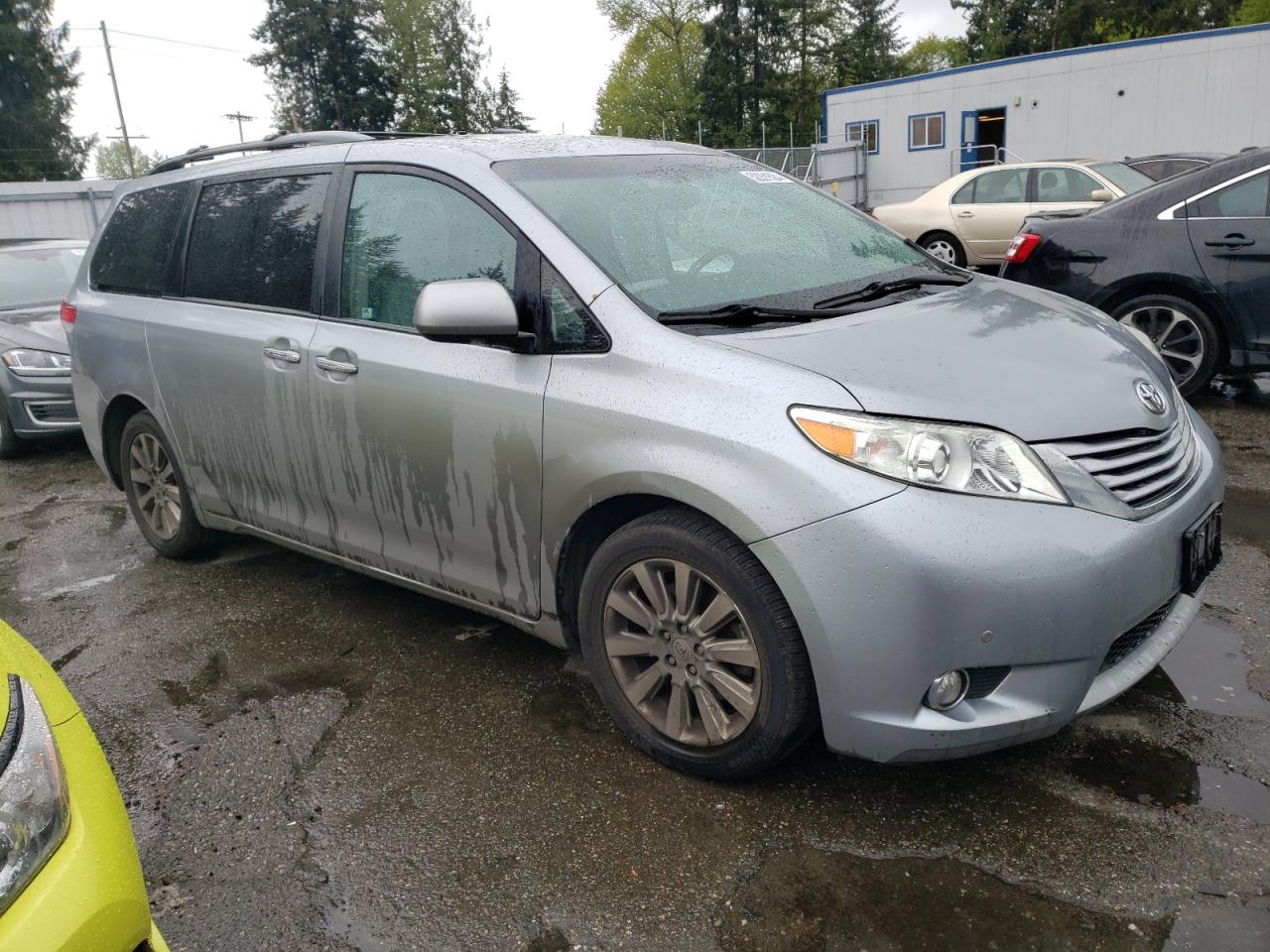 Photo 3 VIN: 5TDDK3DC3BS022267 - TOYOTA SIENNA 