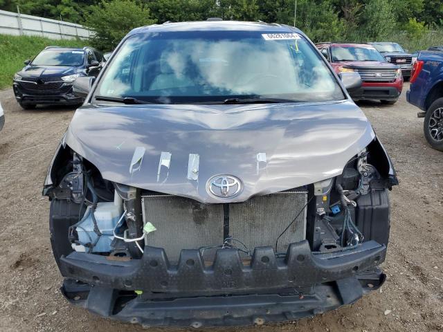 Photo 4 VIN: 5TDDK3DC3CS031617 - TOYOTA SIENNA XLE 