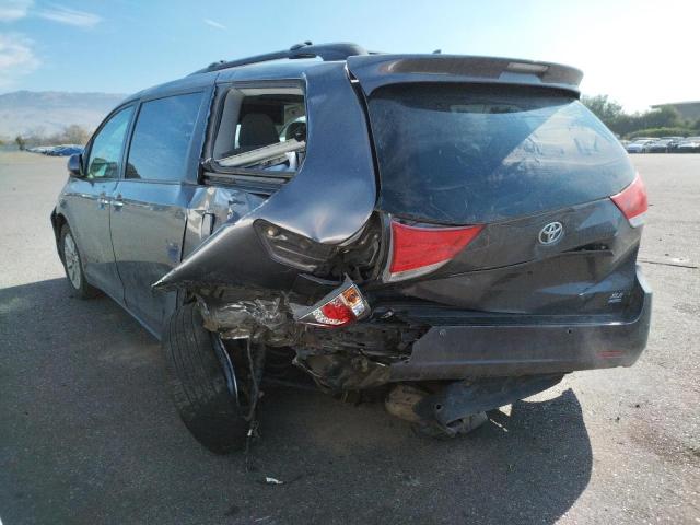 Photo 2 VIN: 5TDDK3DC3CS032492 - TOYOTA SIENNA XLE 