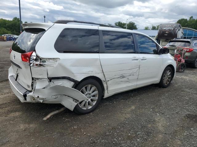 Photo 2 VIN: 5TDDK3DC3CS032766 - TOYOTA SIENNA XLE 