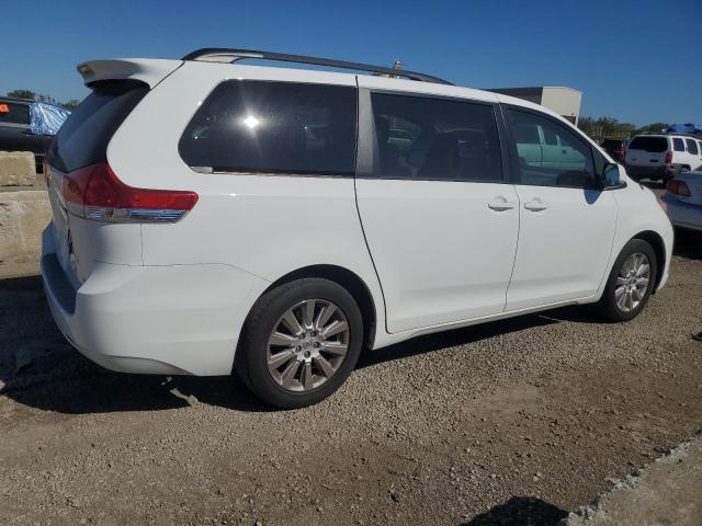 Photo 2 VIN: 5TDDK3DC3CS037059 - TOYOTA SIENNA XLE 