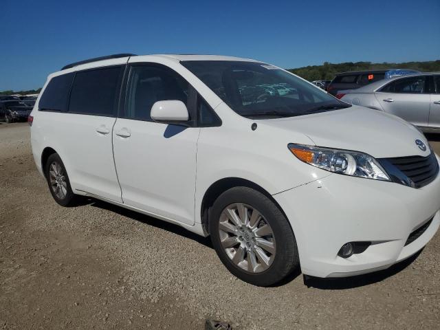 Photo 3 VIN: 5TDDK3DC3CS037059 - TOYOTA SIENNA XLE 