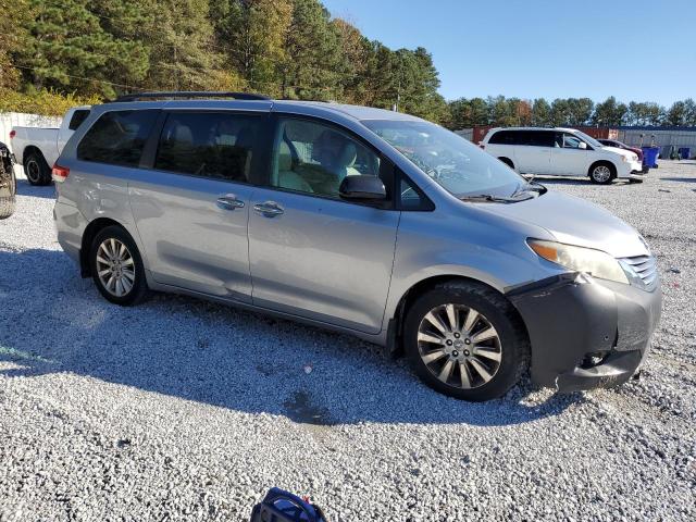 Photo 3 VIN: 5TDDK3DC3CS046540 - TOYOTA SIENNA XLE 