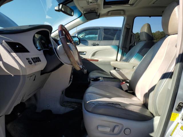 Photo 6 VIN: 5TDDK3DC3CS046540 - TOYOTA SIENNA XLE 