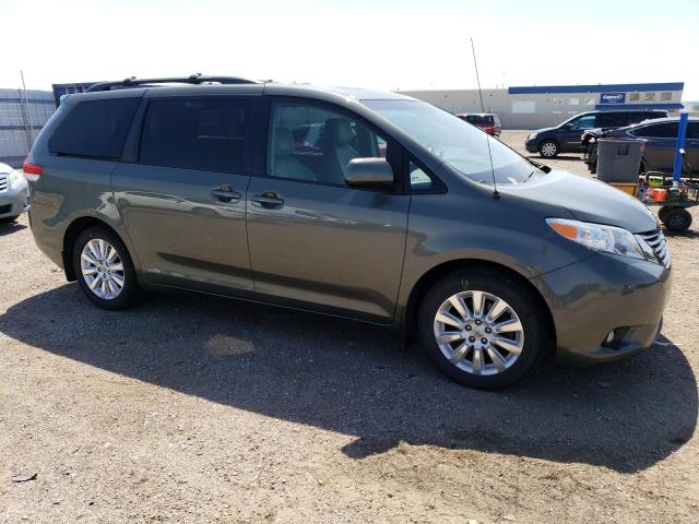 Photo 3 VIN: 5TDDK3DC3CS046862 - TOYOTA SIENNA XLE 