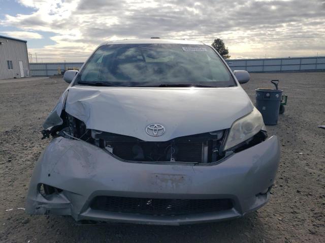 Photo 4 VIN: 5TDDK3DC3CS047154 - TOYOTA SIENNA XLE 