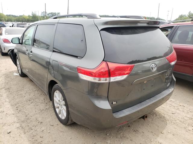 Photo 2 VIN: 5TDDK3DC3CS049020 - TOYOTA SIENNA XLE 