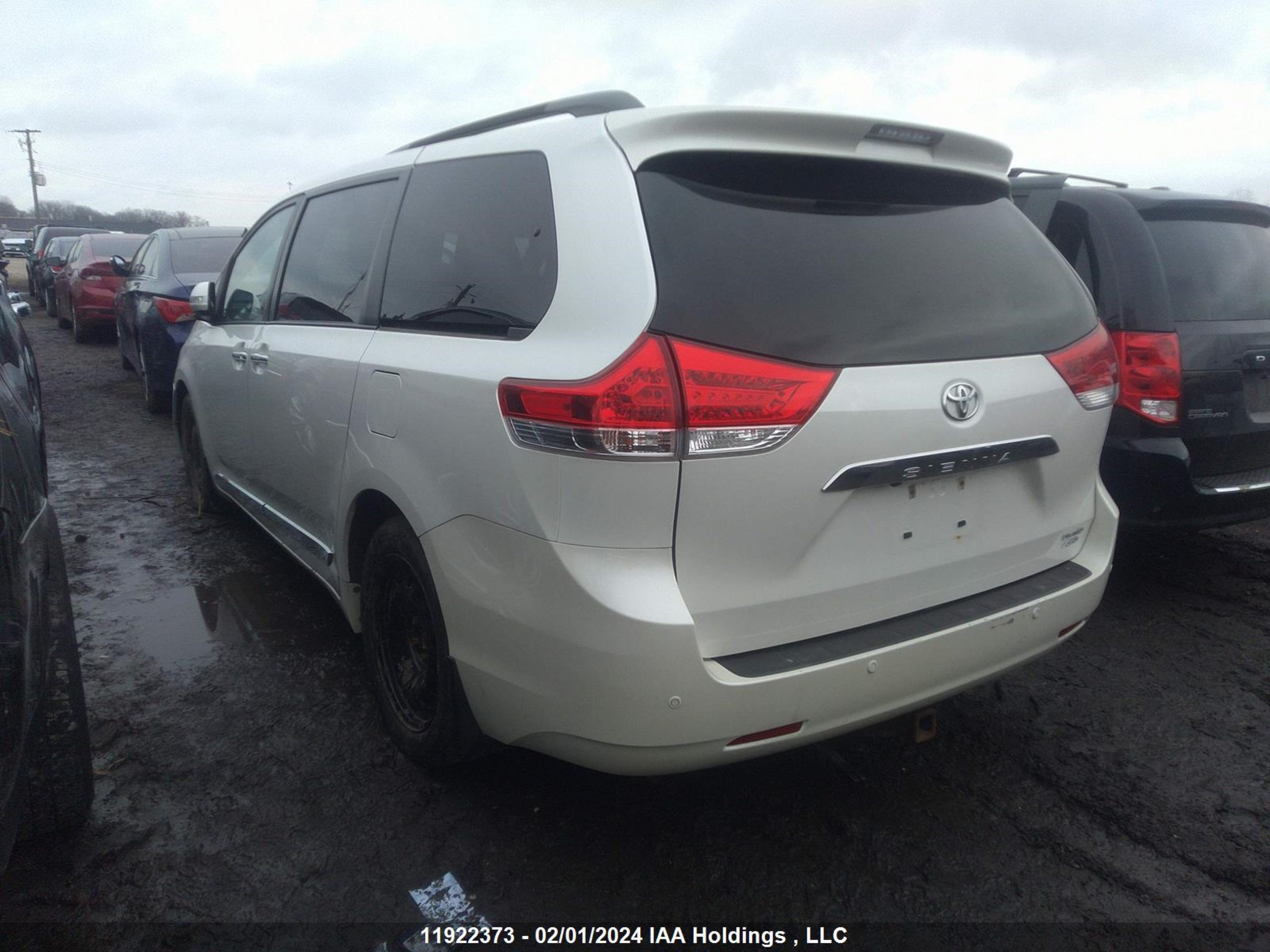 Photo 2 VIN: 5TDDK3DC3DS057958 - TOYOTA SIENNA 