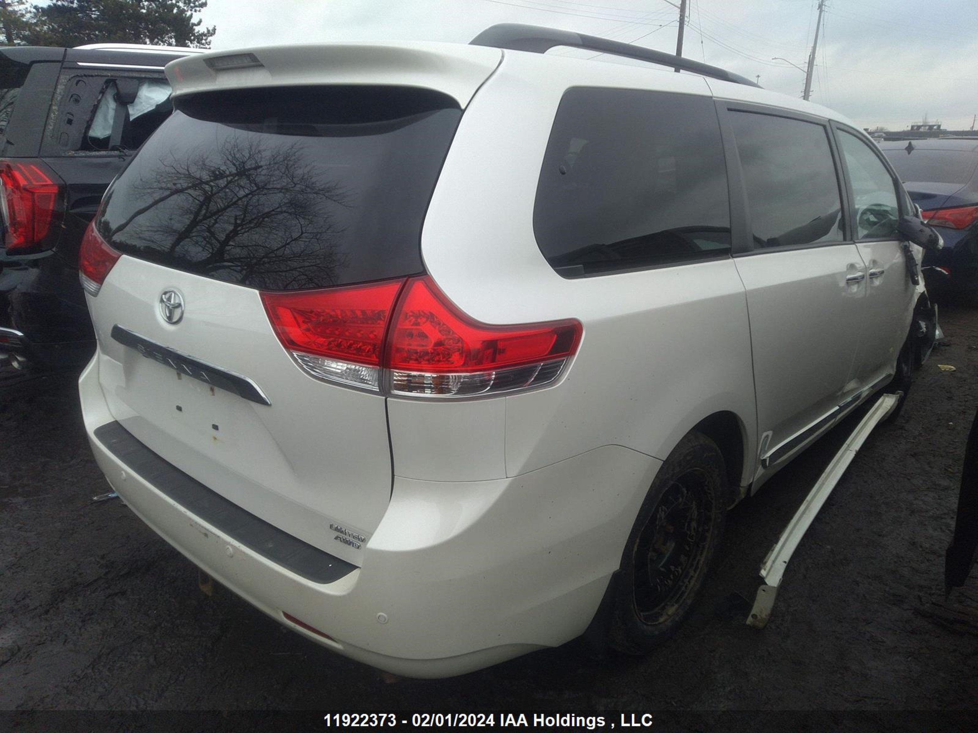 Photo 3 VIN: 5TDDK3DC3DS057958 - TOYOTA SIENNA 