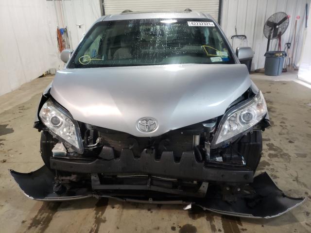 Photo 6 VIN: 5TDDK3DC3FS104053 - TOYOTA SIENNA XLE 