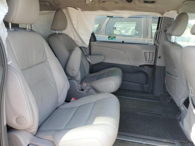 Photo 10 VIN: 5TDDK3DC3GS129147 - TOYOTA SIENNA XLE 