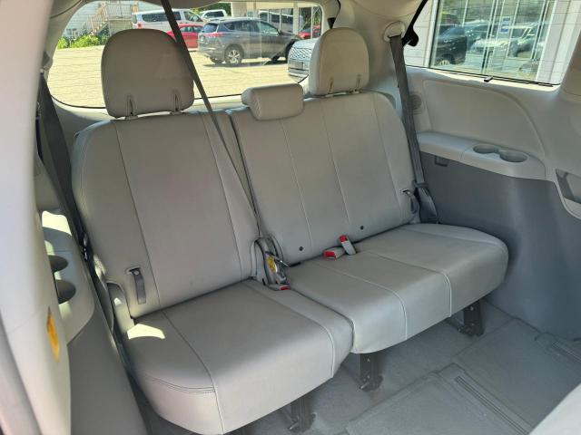 Photo 6 VIN: 5TDDK3DC4BS003503 - TOYOTA SIENNA XLE 