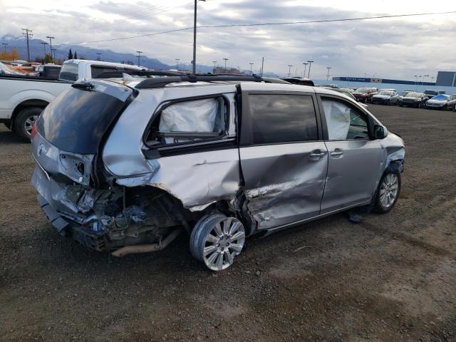 Photo 2 VIN: 5TDDK3DC4CS034638 - TOYOTA SIENNA XLE 