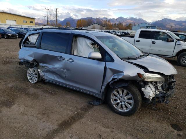 Photo 3 VIN: 5TDDK3DC4CS034638 - TOYOTA SIENNA XLE 