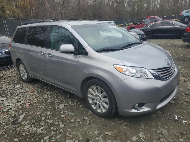 Photo 3 VIN: 5TDDK3DC4CS037202 - TOYOTA SIENNA XLE 