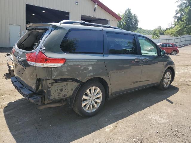 Photo 2 VIN: 5TDDK3DC4CS040925 - TOYOTA SIENNA XLE 