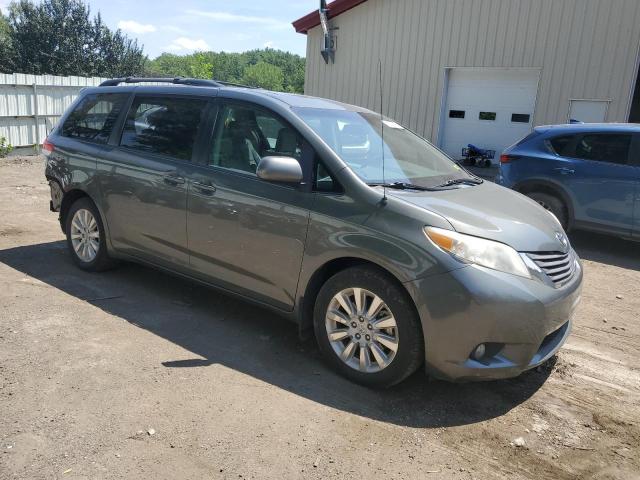 Photo 3 VIN: 5TDDK3DC4CS040925 - TOYOTA SIENNA XLE 