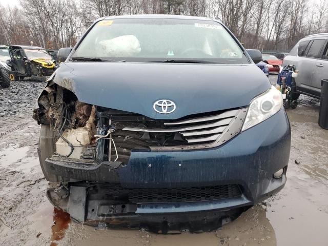 Photo 4 VIN: 5TDDK3DC4CS047907 - TOYOTA SIENNA XLE 