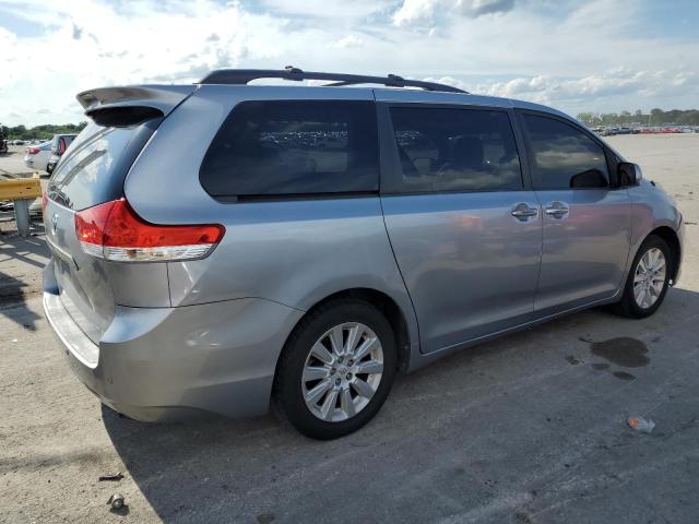 Photo 2 VIN: 5TDDK3DC4CS048619 - TOYOTA SIENNA XLE 