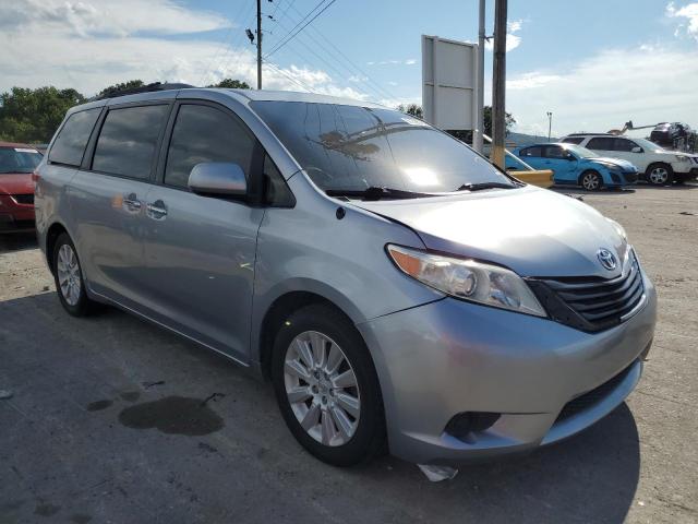 Photo 3 VIN: 5TDDK3DC4CS048619 - TOYOTA SIENNA XLE 