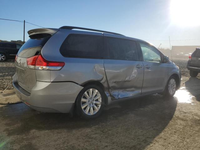 Photo 2 VIN: 5TDDK3DC4DS058682 - TOYOTA SIENNA XLE 